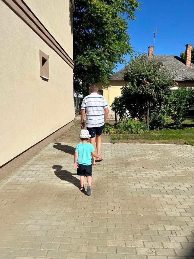 Zsuzsa Apartman Hajdúszoboszló Dış mekan fotoğraf